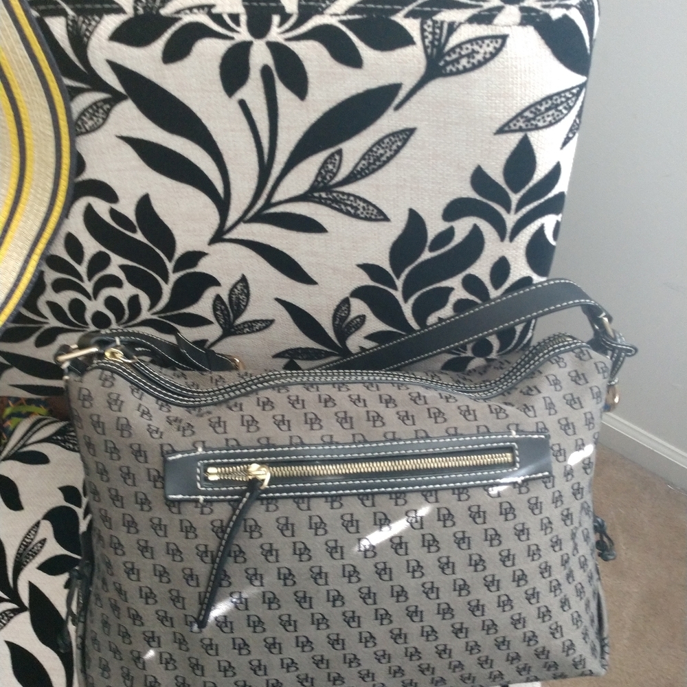 Handbag - Picture 2 of 3
